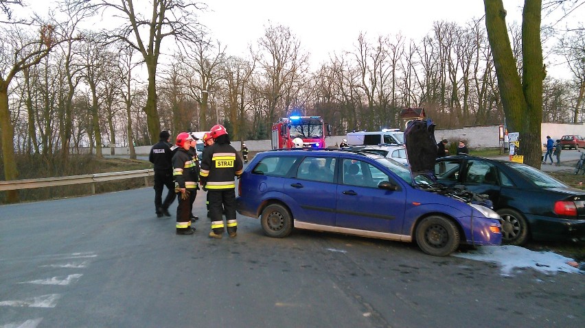 Groźna kolizja w Bajerzu. Dwie osoby zostały poszkodowane