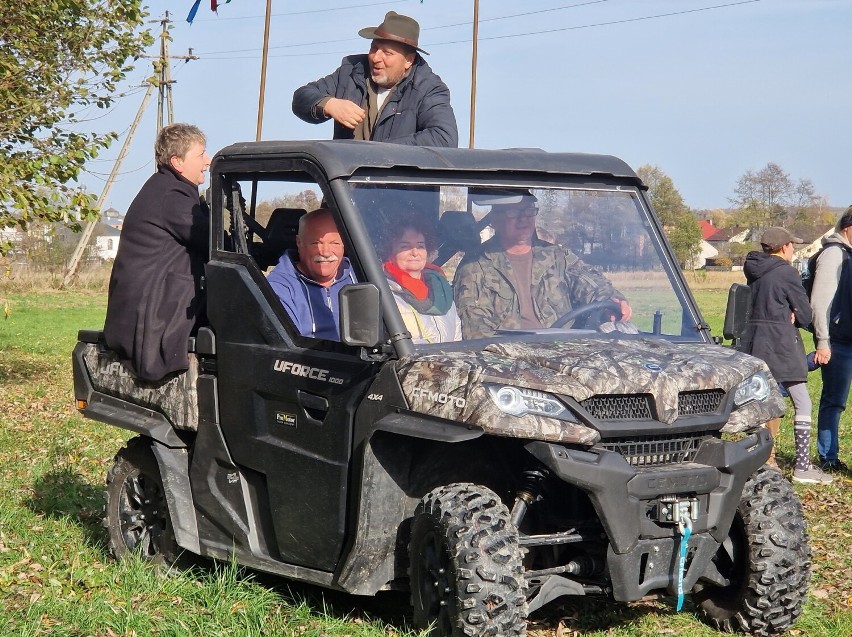 Gonili za lisem. To był pierwszy Hubertus w gminie  Wojsławice. Zobacz zdjęcia