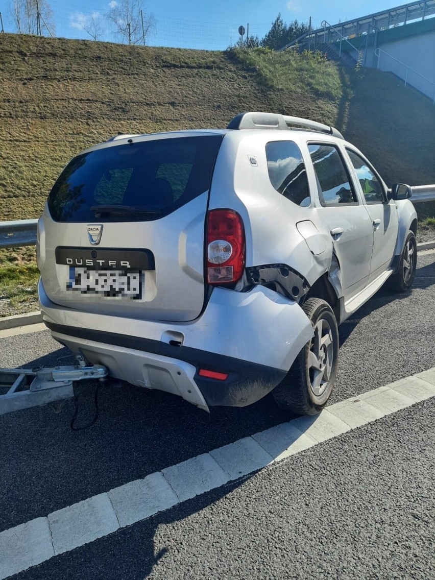 Samochód osobowy uderzył w bariery energochłonne. Utrudnienia na S7 w Skarżysku-Kamiennej