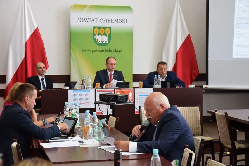 Powiat  chełmski. Radni udzielili absolutorium i  wotum zaufania Zarządowi Powiatu za 2019 rok - zobaczcie zdjęcia