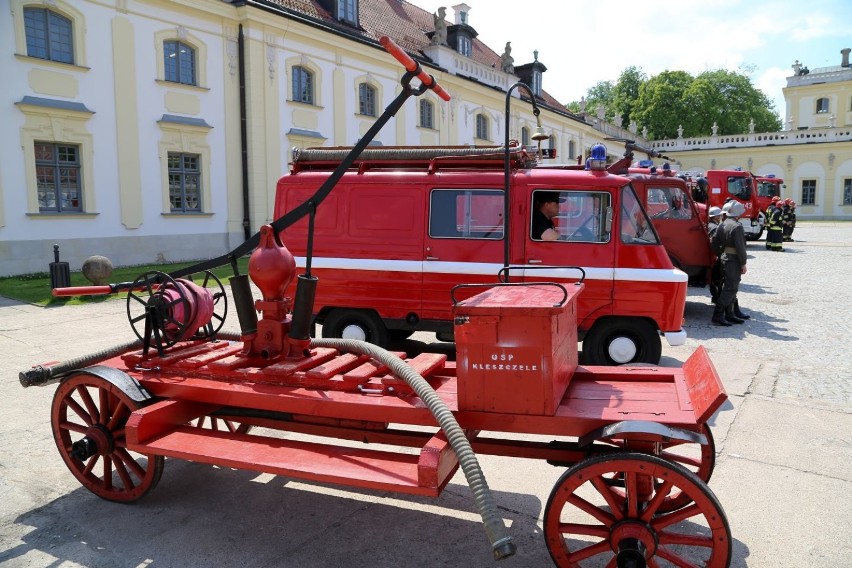 Przed Pałacem Branickich strażacy prezentowali swój sprzęt.