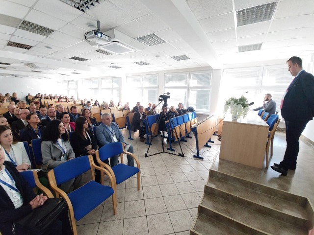 Nowy „wielki kryzys”. Oblicza, przebieg i skutki pandemii COVID-19 -  Międzynarodowa konferencja w Akademii Nauk Stosowanych.