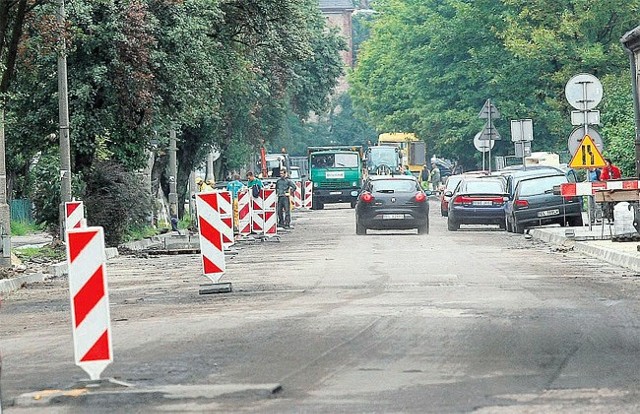 Ulica Karolewska jest zamknięta dla normalnego ruchu &#8211; rozpoczął się remont nawierzchni.