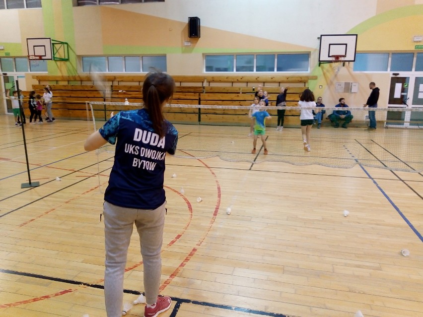 Badminton to najpopularniejsza dyscyplina w Szkole Podstawowej nr 2. Potrzebne jest wsparcie