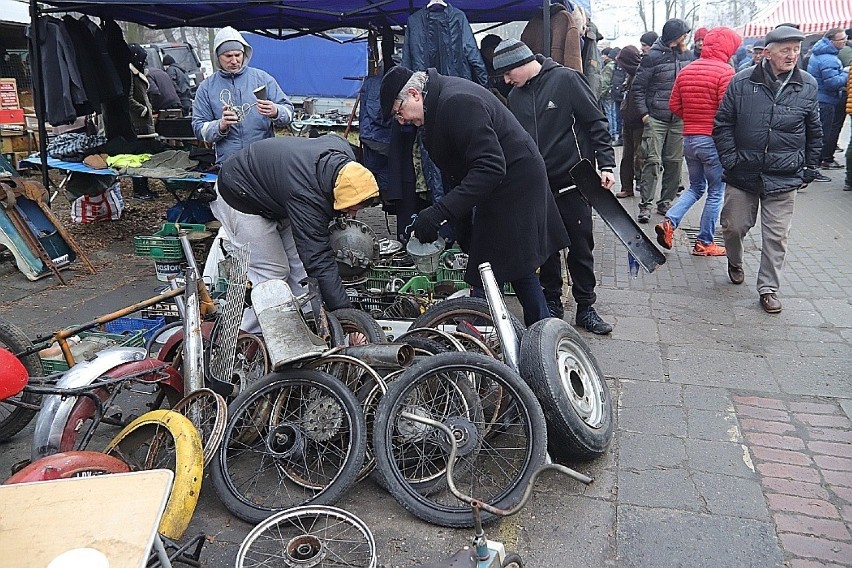 Pierwszy w tym roku Moto Weteran Bazar w Łodzi. ZDJĘCIA