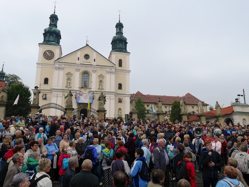 Pielgrzymka diecezji sosnowieckiej do Kalwarii Zebrzydowskiej. Było 2,5 tysiąca osób [FOTO]