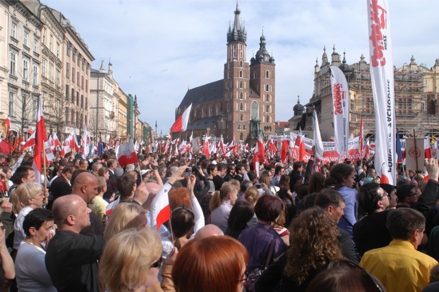 11 lat temu na Wawelu pochowano Lecha i Marię Kaczyńskich.