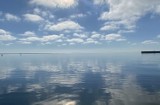 Foto Powiat Pucki: Zatoka Pucka jak lustro wody. A na środku wyspa (Ryf Mew) pojawia się i znika. Zobaczcie te niezwykłe ZDJĘCIA