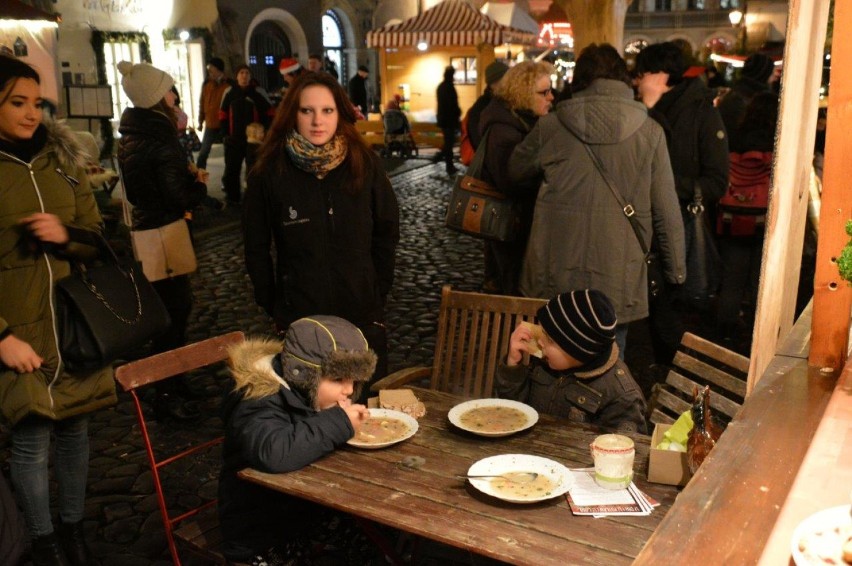 Burmistrz Zgorzelca Rafał Gronicz na Śląskim Jarmarku Bożonarodzeniowym w Görlitz