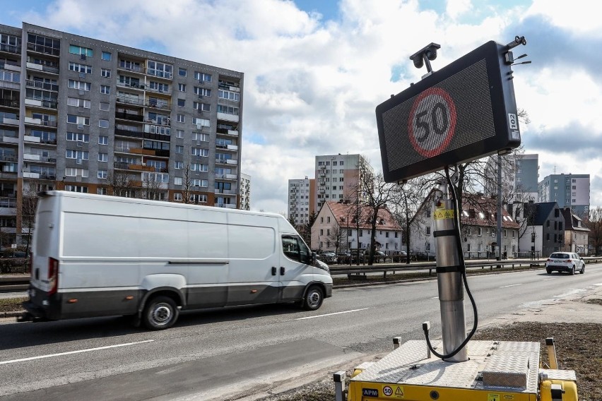 Po ograniczeniu prędkości na głównej arterii Gdańska, dwa...