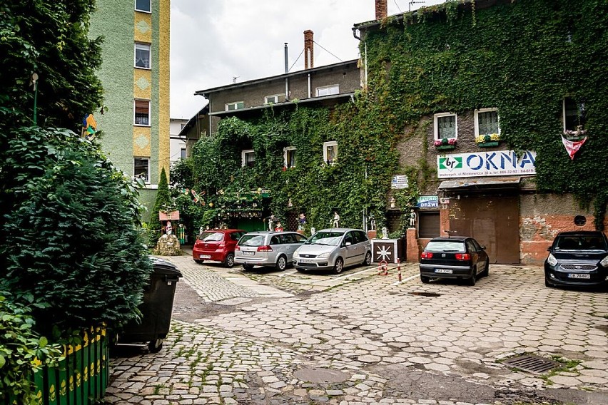 Wałbrzych: Bajkowe podwórko przy ulicy Mickiewicza