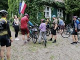 Mieszkańcy powiatu kościerskiego wybrali się na rajd rowerowy, by podziwiać Kaszuby i jeszcze lepiej poznać historię Józefa Wybickiego