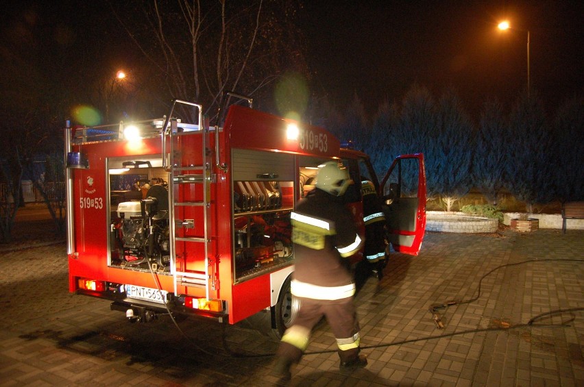 Akcję gaśniczą prowadziło dziewięciu strażaków