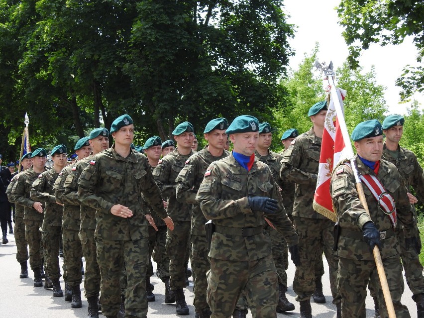 Obchody 76. rocznicy Obławy Augustowskiej w Gibach. Na Wzgórzu Krzyży złożono kwiaty, zapalono znicze [Zdjęcia]