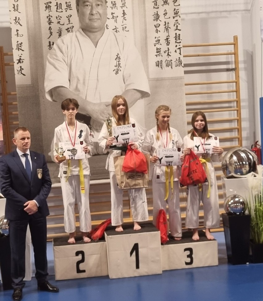 Karatecy Klubu Karate Randori z Radomska z medalami z Częstochowy i Katowic. ZDJĘCIA