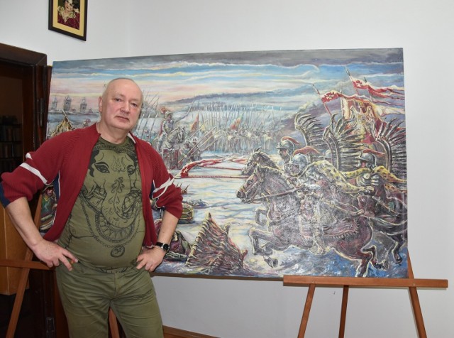 Andrzej Felisiak namalował niedawno dwa batalistyczne obrazy poświęcone bitwie pod Byczyną z okazji 435. rocznicy tego wydarzenia. Można je zobaczyć w miejscowej bibliotece, gdzie są prezentowane z poprzednimi obrazami artysty ukazującymi bitwę i główne jej postacie.