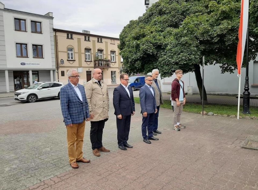 Delegacja PiS podczas składania wiązanek przy ul. Kościuszki...