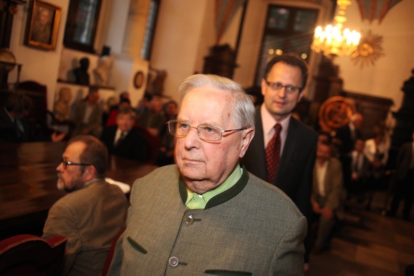 Kraków: profesor Aleksander Krawczuk świętował 91. urodziny [ZDJĘCIA]