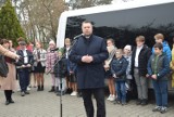 Minister Czarnek odwiedził Wartę. Przekazał szkole busa za 514 tysięcy ZDJĘCIA
