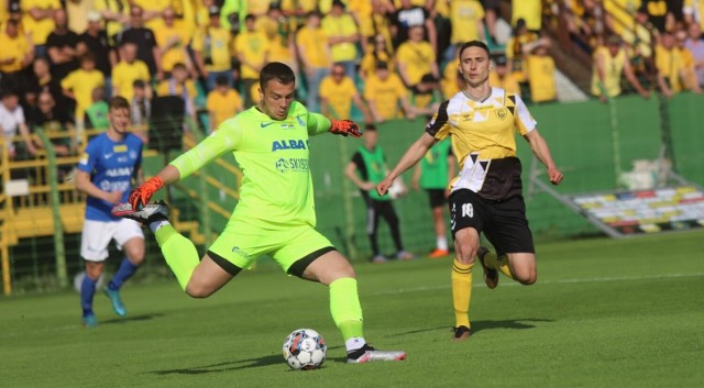 Jakub Bielecki cieszył się z kolejnego awansu Niebieskich