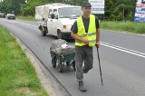 Piotr Suchan wędruje pieszo dookoła Polski. Udowadnia, że &quot;po wylewie życie się nie kończy&quot;