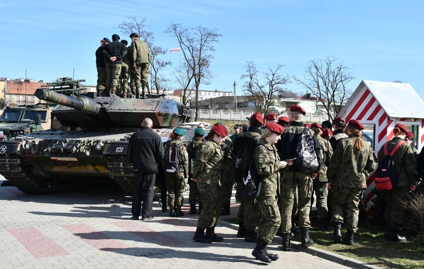 Wojskowe Targi Służby i Pracy w Pińczowie, piątek, 17 marca...