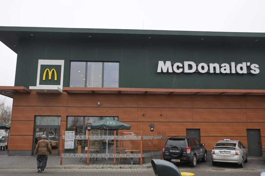 Sałatka McDonald's w lutym 2022 roku kosztowała 8,50 zł, a...