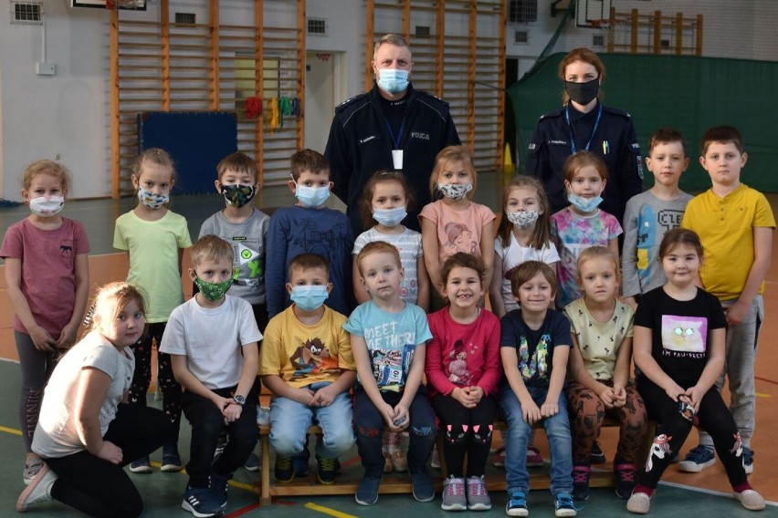 Policjantka z Zespołu do spraw Profilaktyki Nieletnich i...