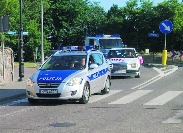 To zdjęcie wywołało burzę w środowisku policyjnym. Mundurowi bronili kolegów z Miastka