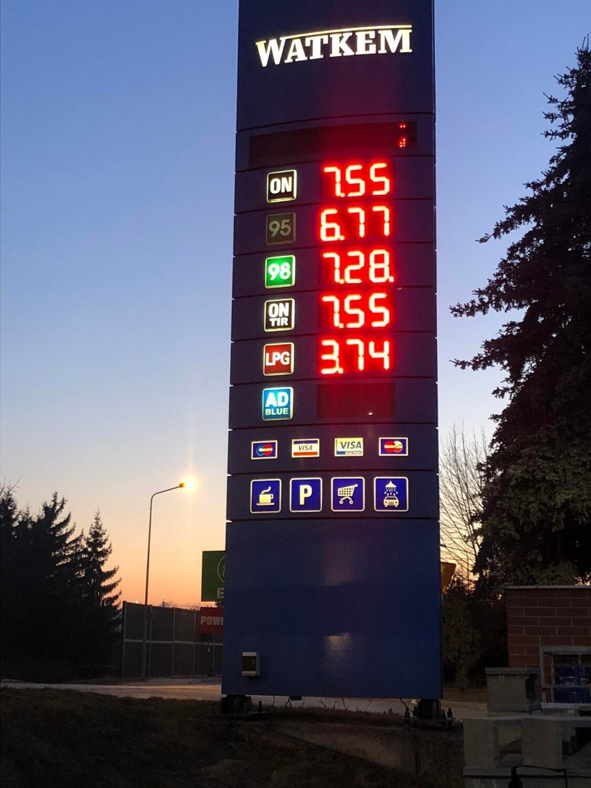 Ceny na stacjach w Jarosławiu. Zobacz, ile trzeba zapłacić za litr benzyny i oleju napędowego [14 marca]