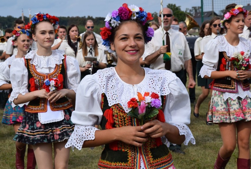 Dożynki w Laskowicach. Z rolnikami świętowali leśnicy i pszczelarze