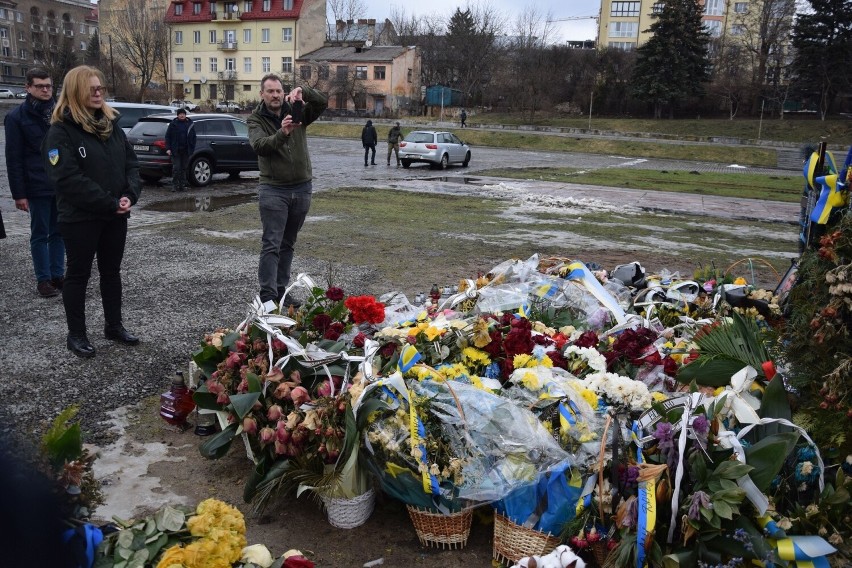Tragedię wojny najdobitniej widać na cmentarzu we Lwowie. Są...