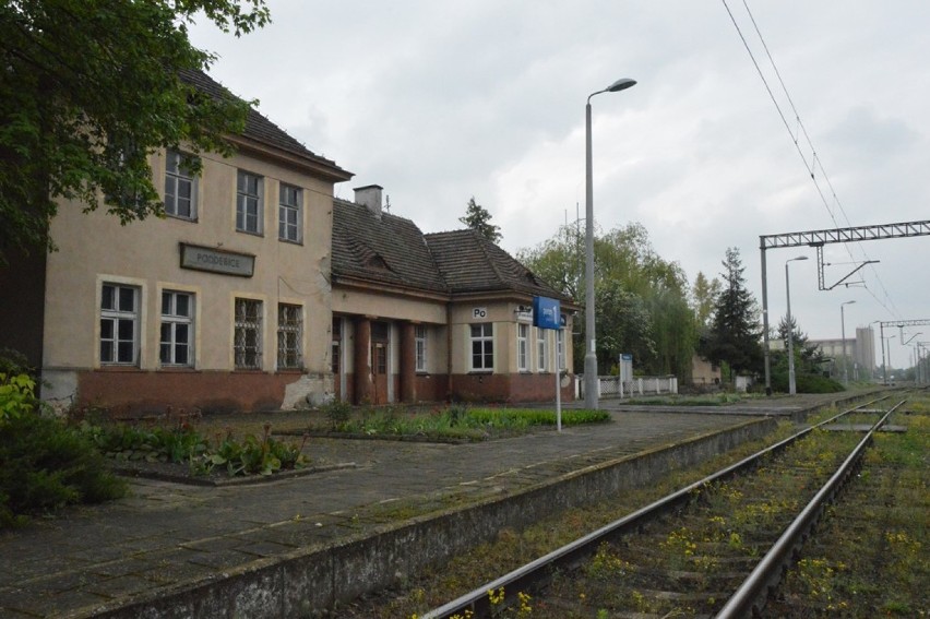 Dworzec kolejowy w Poddębicach