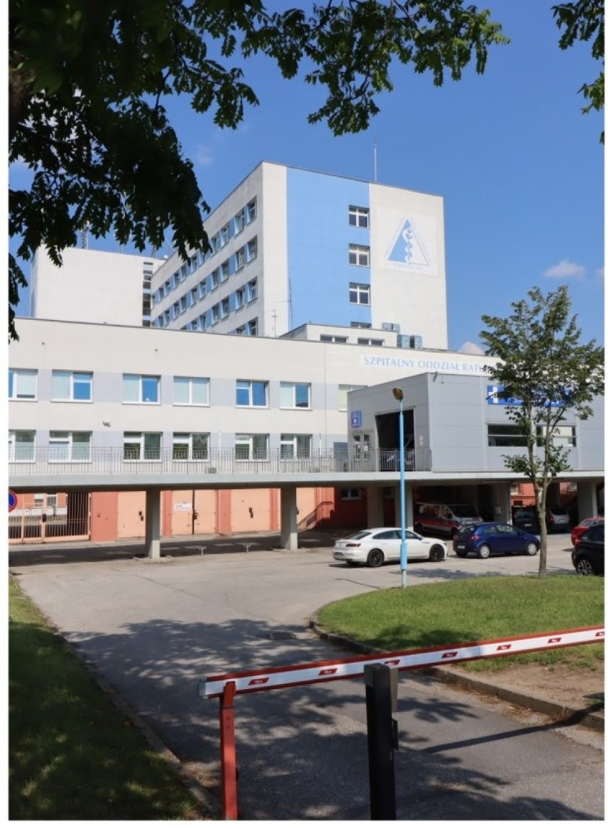 Ławki przed szpitalem w Inowrocławiu