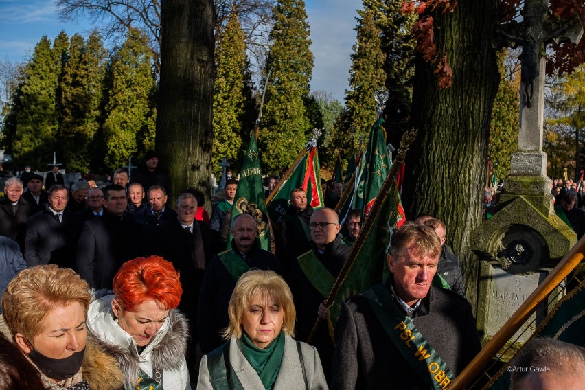 Przy grobie chłopskiego premiera, męża stanu i przywódcy...