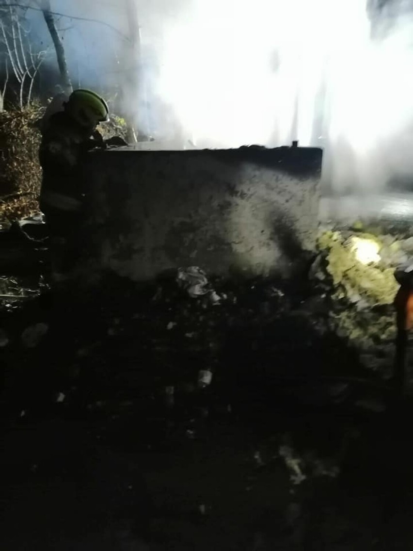 Kudowa-Zdrój: pożar śmieci na dawnej "hydrobudowie"