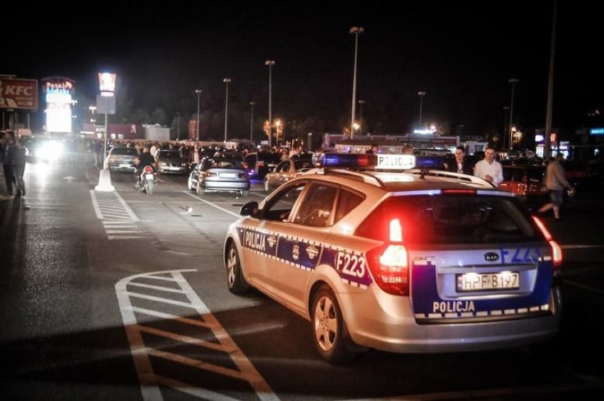 Illegal Night Łódź. Policjanci nałożyli 30 mandatów na uczestników zlotu.