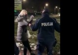 Szarpanina z policją po proteście kobiet w Kielcach. Były krzyki i dużo nerwów [WIDEO]