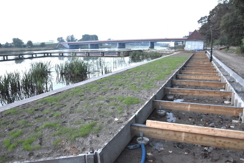 Malbork. Na bulwarze nad Nogatem zmieni się nawierzchnia aż do dawnej plaży wojskowej. Miasto wreszcie zwraca się w stronę rzeki