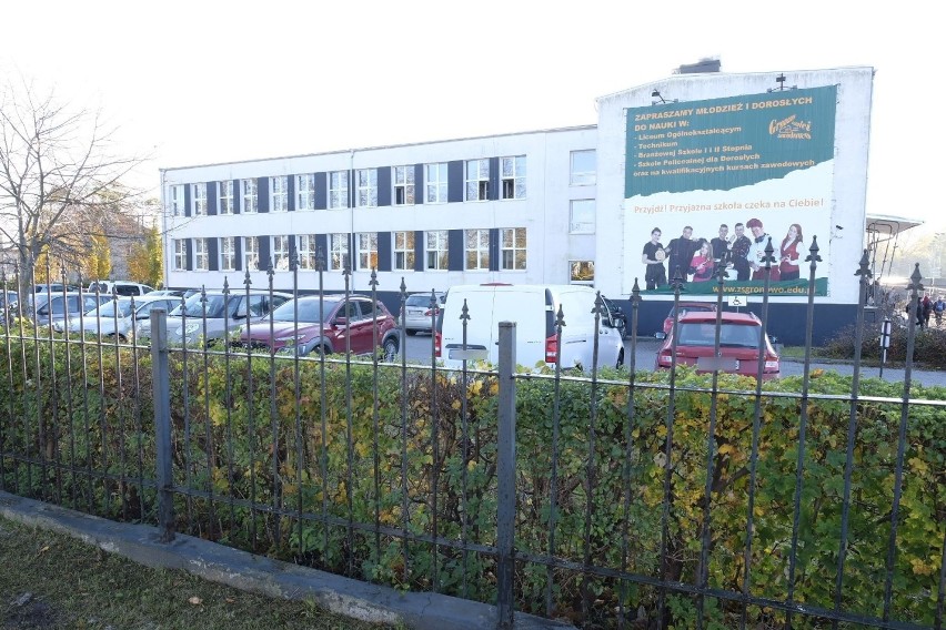 Szkoła w Gronowie, do której przewieziono zatrzymanych...