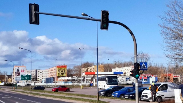 Prace przy naprawie sygnalizacji świetlnej na ulicy Koszalińskiej w Szczecinku