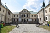 Zamek Sielecki to jeden z najstarszych i najpiękniejszych sosnowieckich zabytków, którego historia sięga XV wieku. Cennik, zwiedzanie 2022