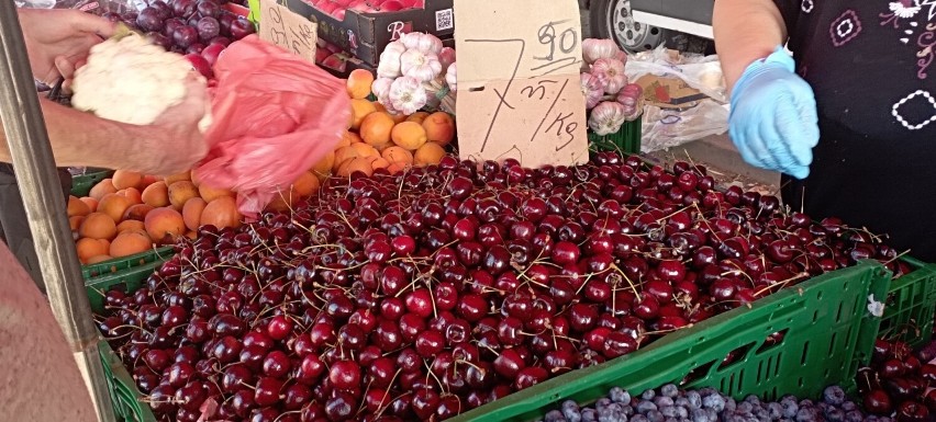 Najtańsze czereśnie jakie dało się znaleźć na targu w...