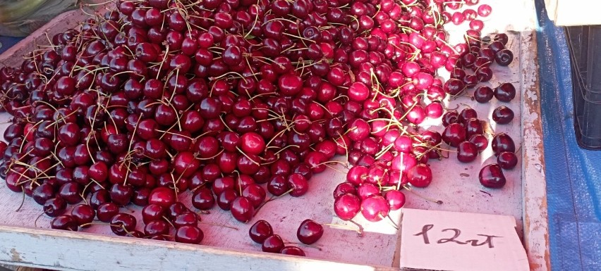 Tutaj czereśnie już za 12 złotych od kilograma. Zazwyczaj na...