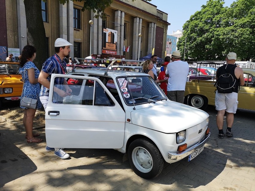 Fiat 126p, najpopularniejszy samochód w PRL-u  [ZDJĘCIA]