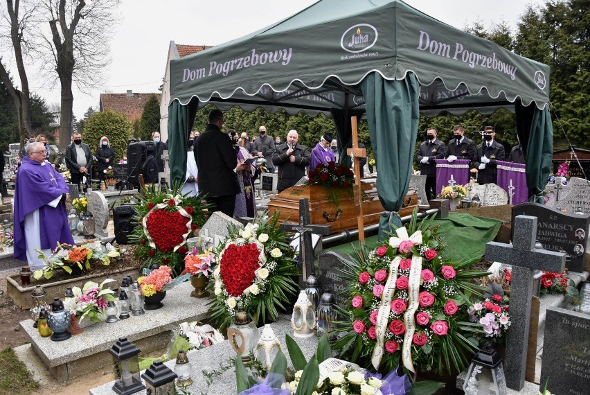 Lasowice Wielkie. Pogrzeb Danuty Zalewskiej - ostatnie pożegnanie pierwszej kobiety-wójt w powiecie malborskim