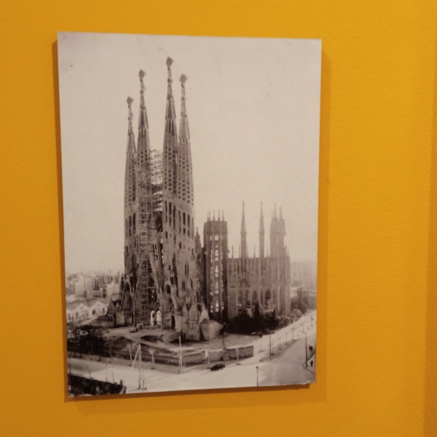 Uczniowie ZST i twórczość Antonio Gaudiego, czyli lekcja muzealna "Od szkicu do budowli"
