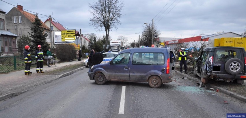 Wypadek w Piszu. Zderzyły się dwa samochody [ZDJĘCIA]