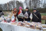 Kiermasz świąteczny w Konopnicy. Można kupić piękne stroiki, ozdoby, ciasta i jemiołę ZDJĘCIA