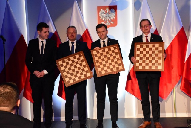 8 maja w Kruszwicy rozpoczęły się Indywidualne Mistrzostwa Polski w Szachach na rok 2022. Rozgrywane będą w dwóch grupach: otwartej i kobiecej. O tytuły i wysokie nagrody pieniężne rywalizuje 16 mężczyzn i 10 kobiet